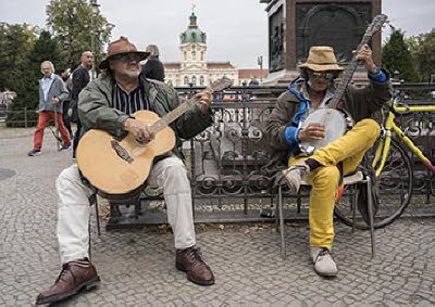 Musikerduo am Schlo Charlottenburg (2021)