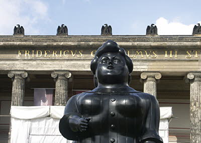 Skulptur vor Altem Museum (2007)